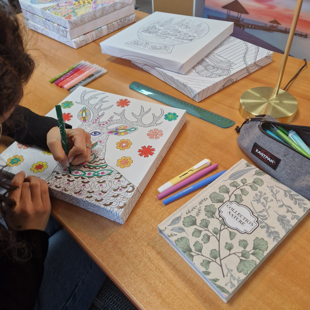 Toile cerf pendant le coloriage