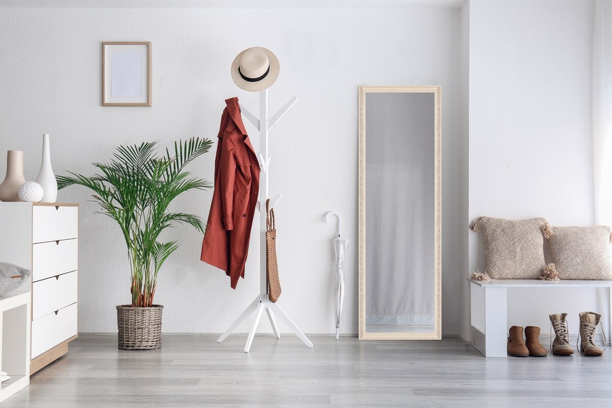 Miroir Valloire posé contre le mur